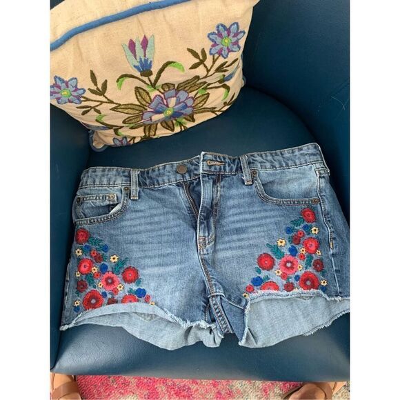 Gap Junior Jean Shorts Denim Boyfriend Short Embroidered Flowers Mid Rise - Picture 7 of 7